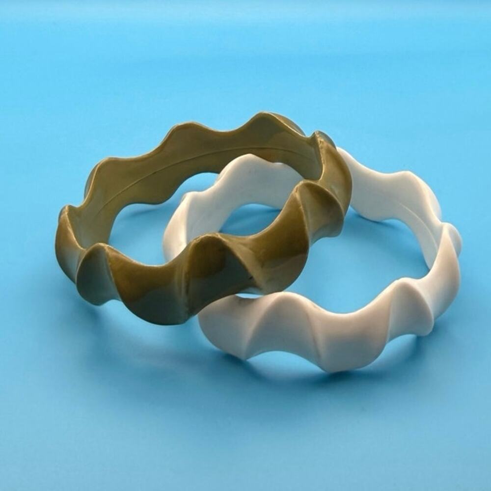 Vintage Stacking Bangle Bracelet Set • Plastic/Resin • 8” Inner Circumference